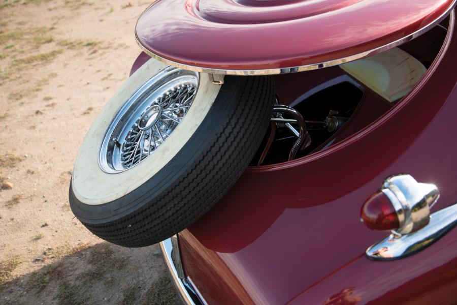 Детали экстерьера Chrysler D'Elegance Concept Car 1953 года  (фото 19 из 35)